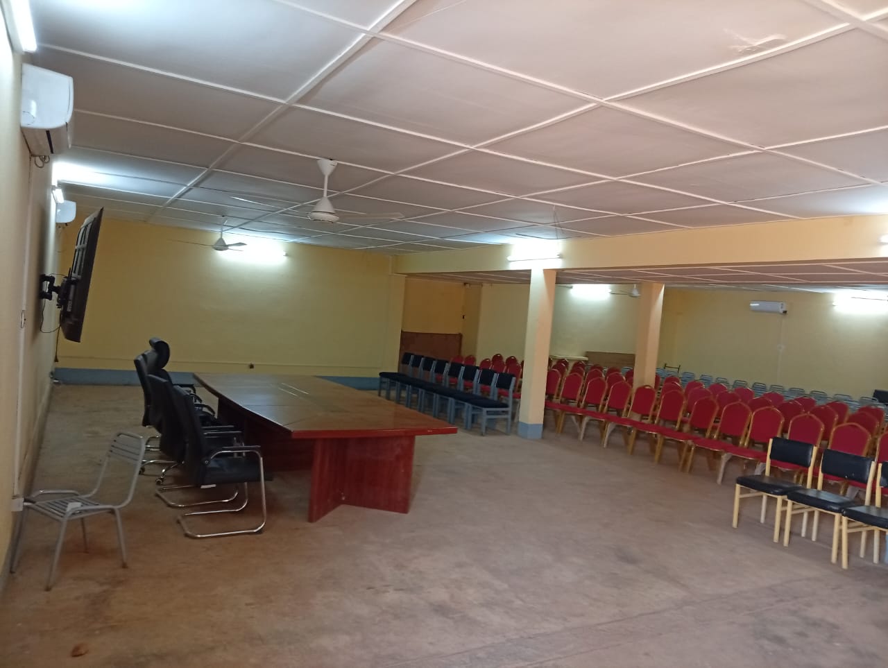 Salle de réunion réhabilitée — Lycée Yamwaya